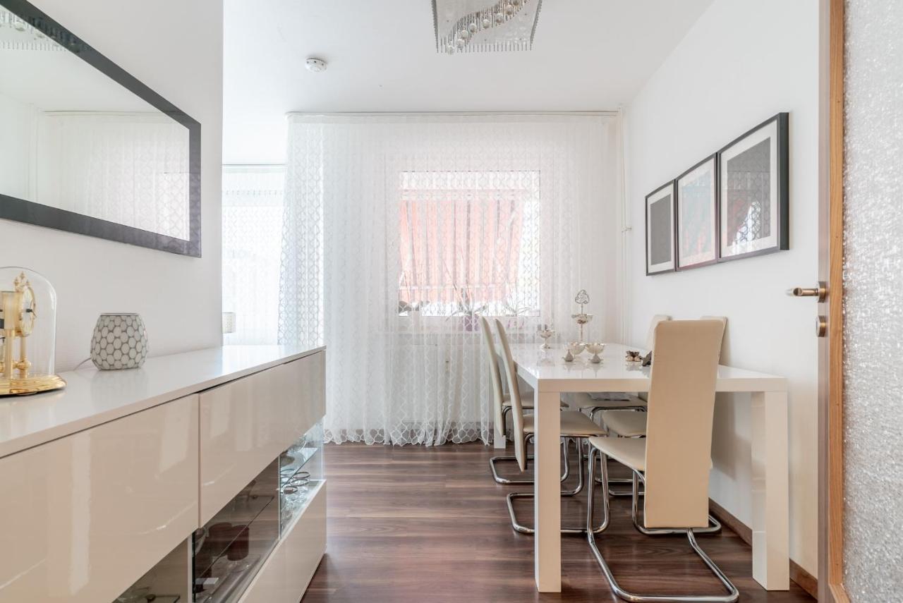 Private Apartment *